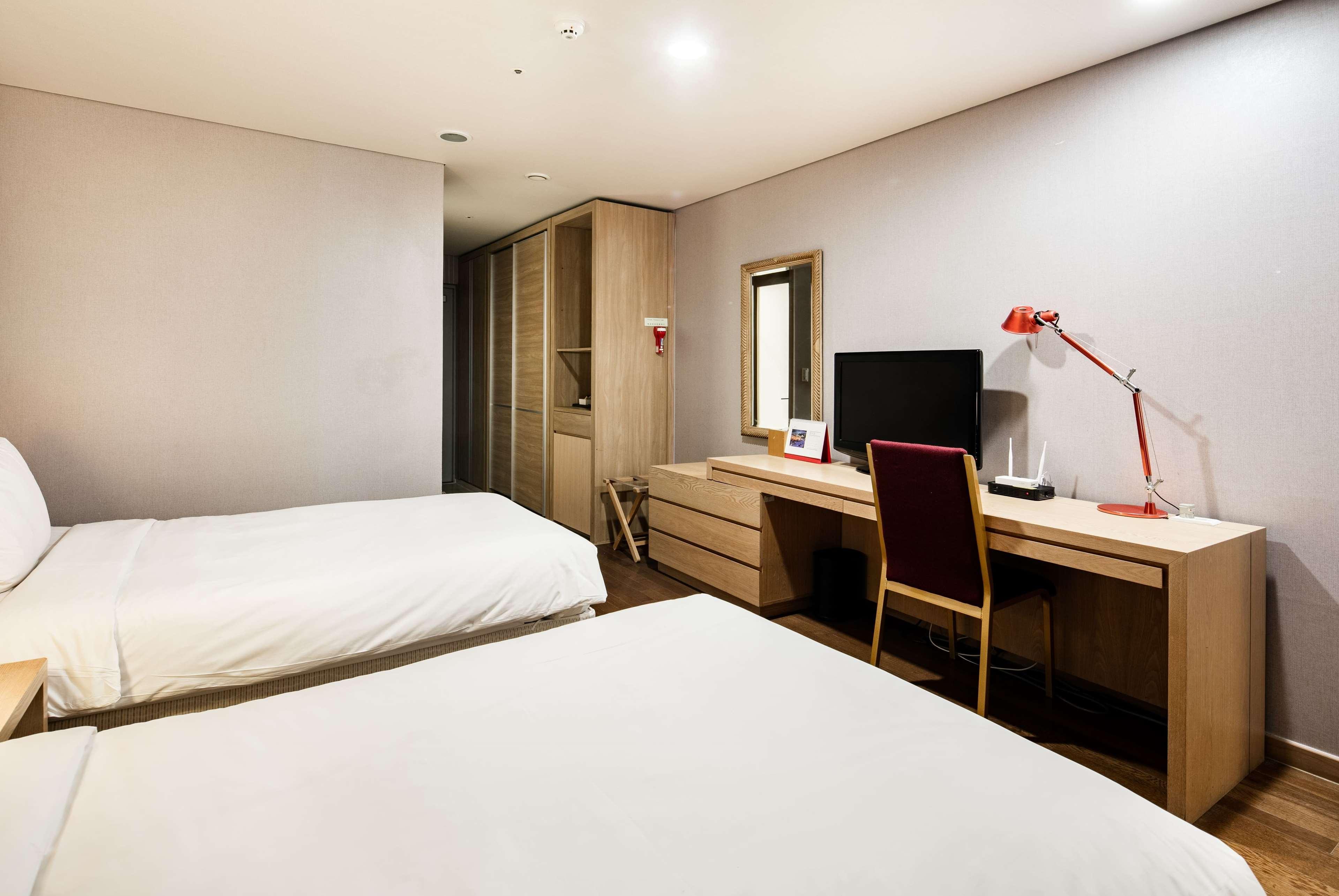 Ramada Hotel And Suites Seoul Namdaemun Exterior photo