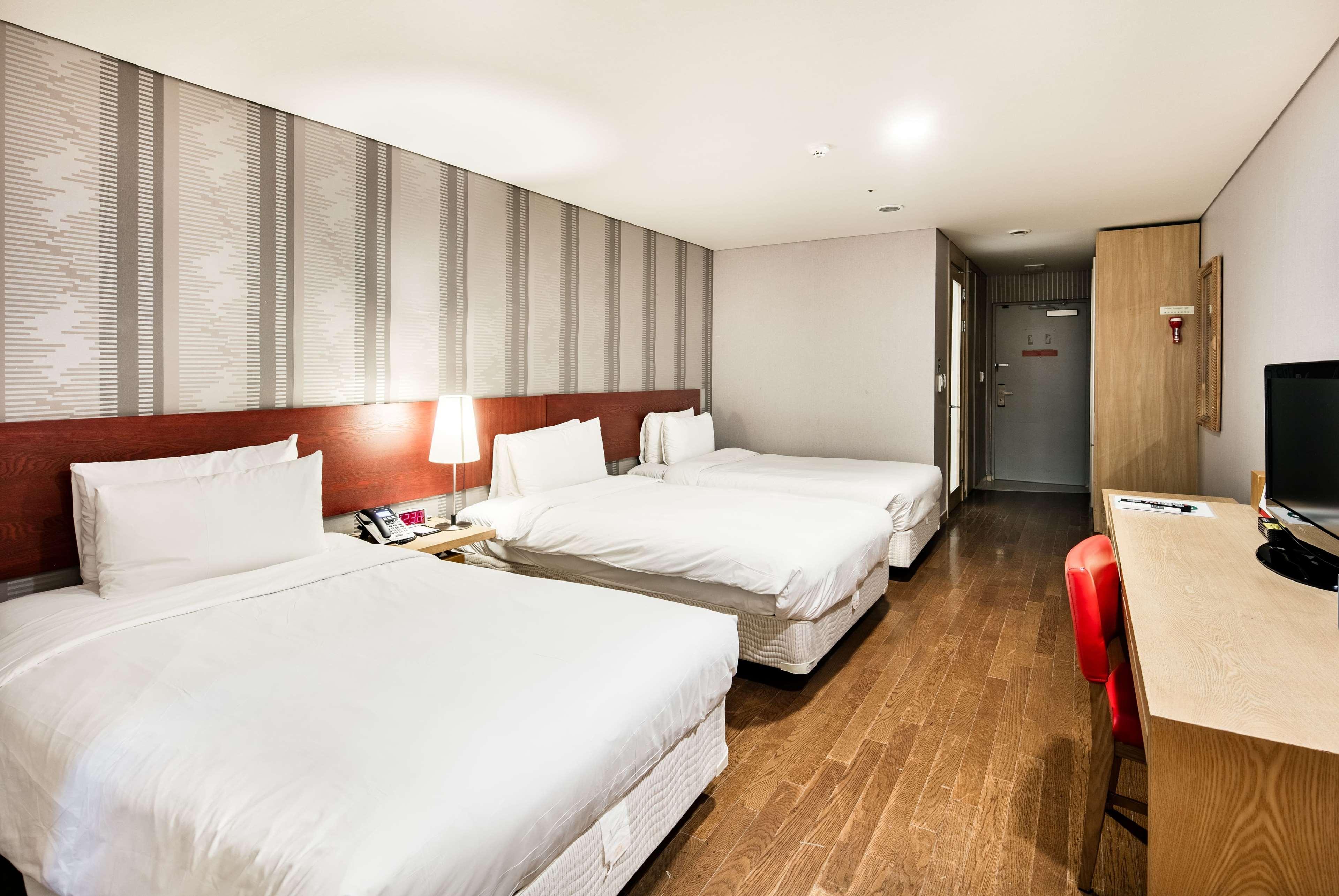 Ramada Hotel And Suites Seoul Namdaemun Exterior photo